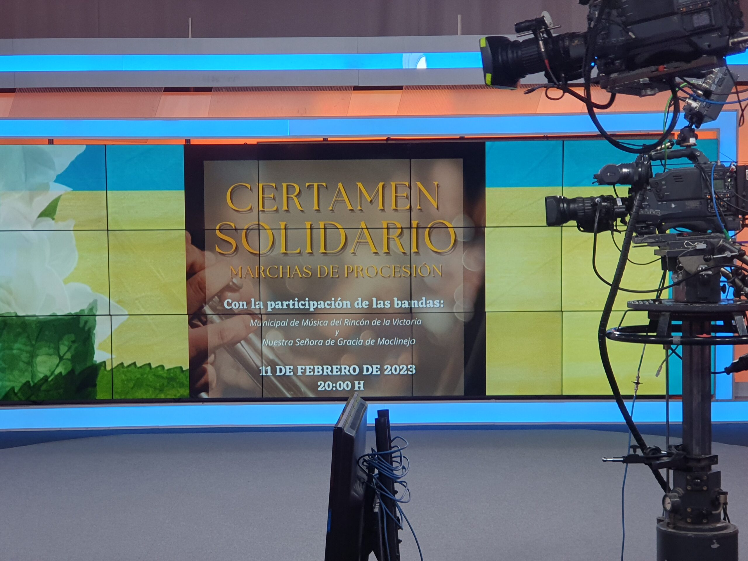 Cartel en pantalla del plató 101tv